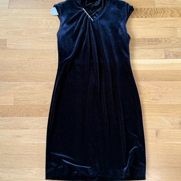 Calvin Klein Womens Sheath Dress XS  Black Velvet Mock Neck Short Sleeve Midi - Picture 3 of 6